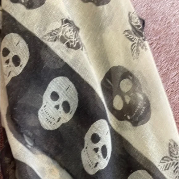 Skull Patterned Scarf - Picture 2 of 5